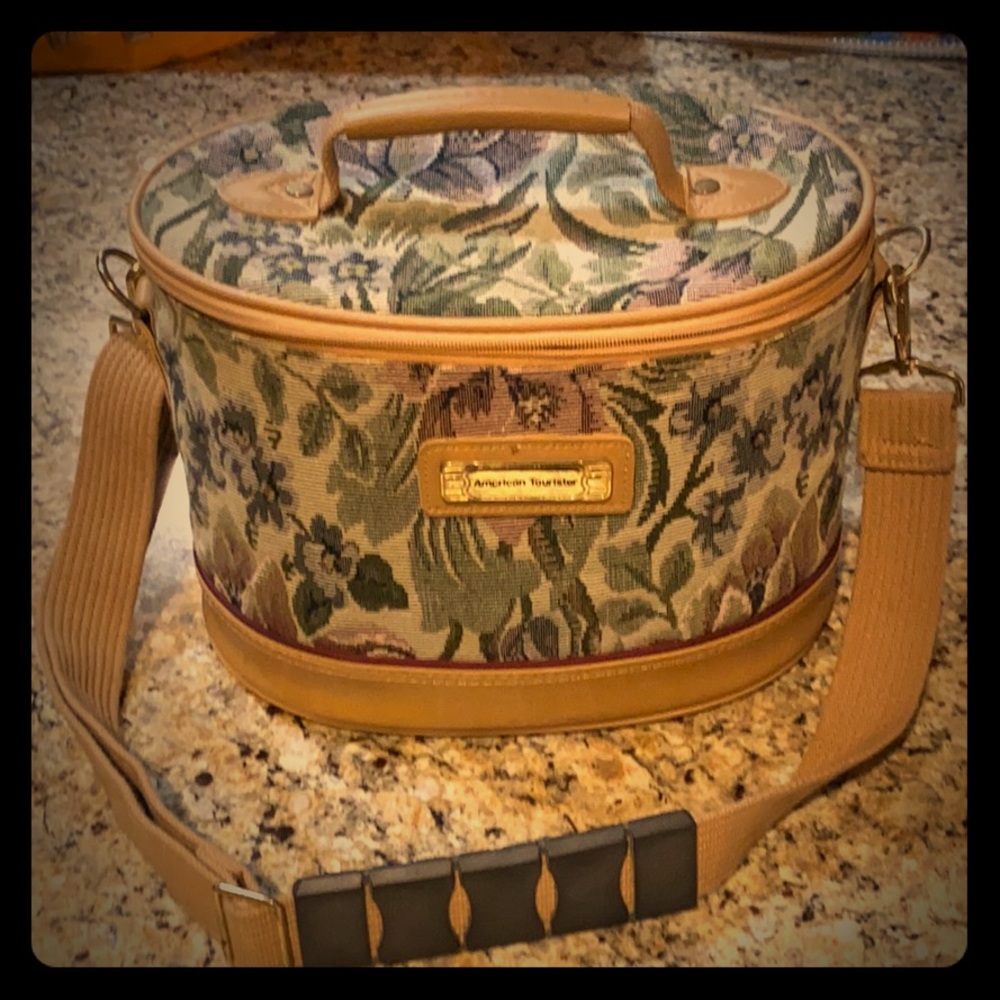 Vintage makeup bag/ travel carrier